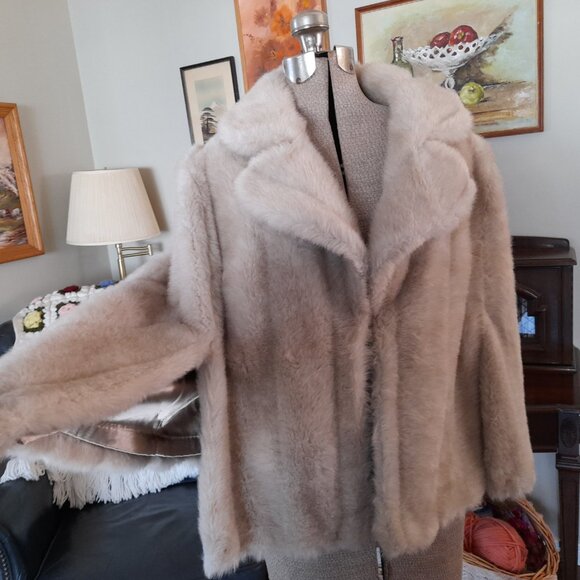 Vintage Plush Faux Fur Cape Thick Plush Warm Winter Glamourous Luxurious Formal - Picture 2 of 16